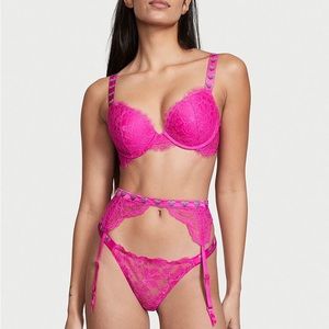 NWT Victoria’s Secret Shine Strap Lace Garter Belt